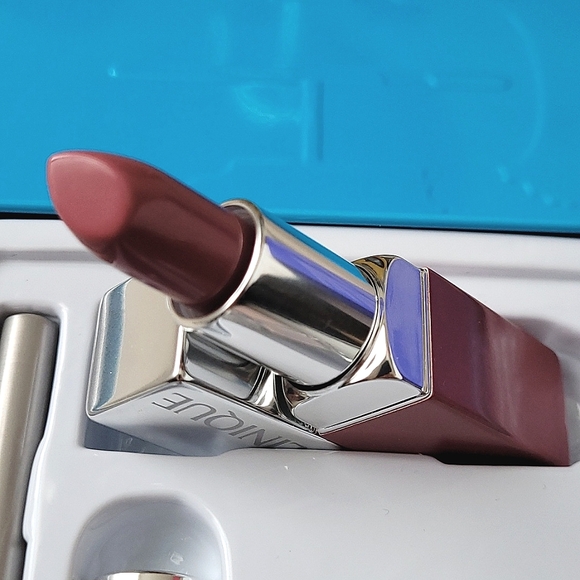 Clinique 4 pc Makeup set /New - Picture 8 of 12